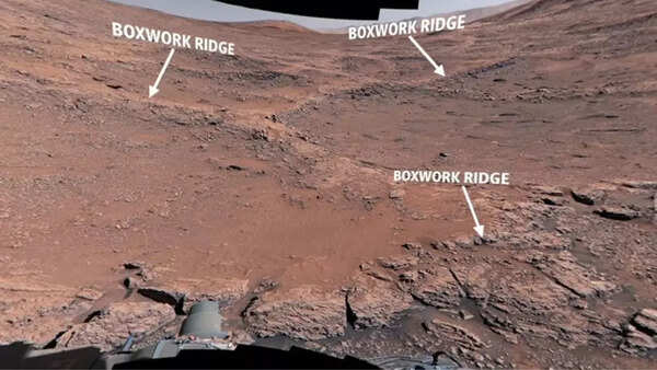 Curiosity rover's first close-up look at Martian boxwork formations.