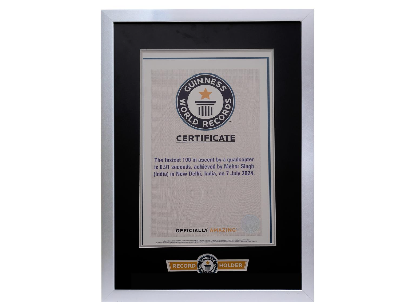 Mehar Singh holding his Guinness World Record certificate.