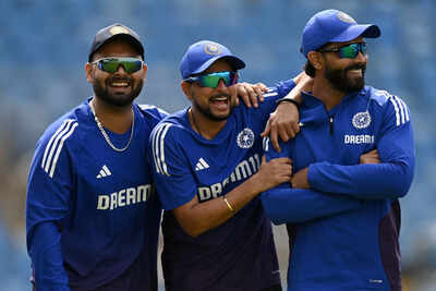 Gavaskar Urges India to Include Kuldeep Yadav, Regardless of Bumrah's Fitness, for Second Test Against England